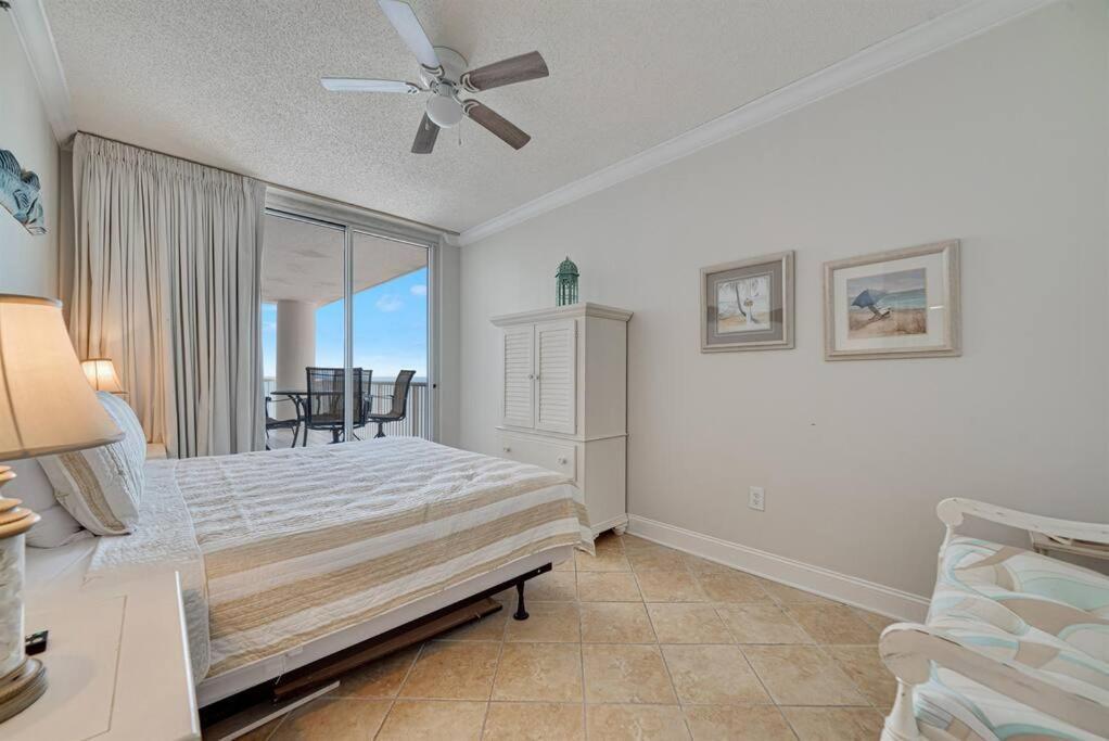 Club A1502 - Adorable Beachfront Corner Unit W/ Awesome Views! Apartment *