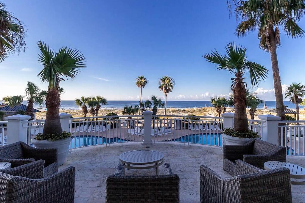 Club A1502 - Adorable Beachfront Corner Unit W/ Awesome Views! Gulf Shores