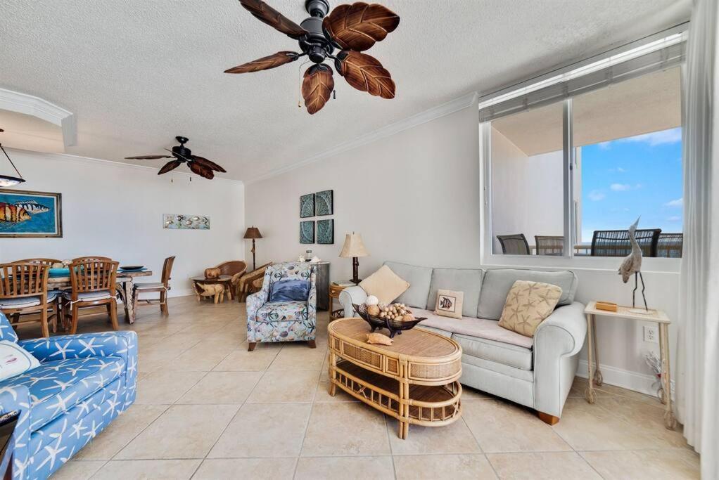 Club A1502 - Adorable Beachfront Corner Unit W/ Awesome Views! *