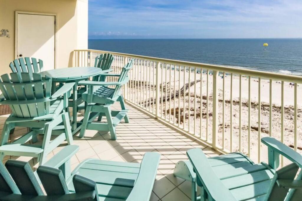 The Club B1107 ~ Luxurious Beachfront Condo!