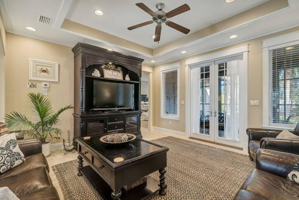 Club 23 - Luxurious Private Home!