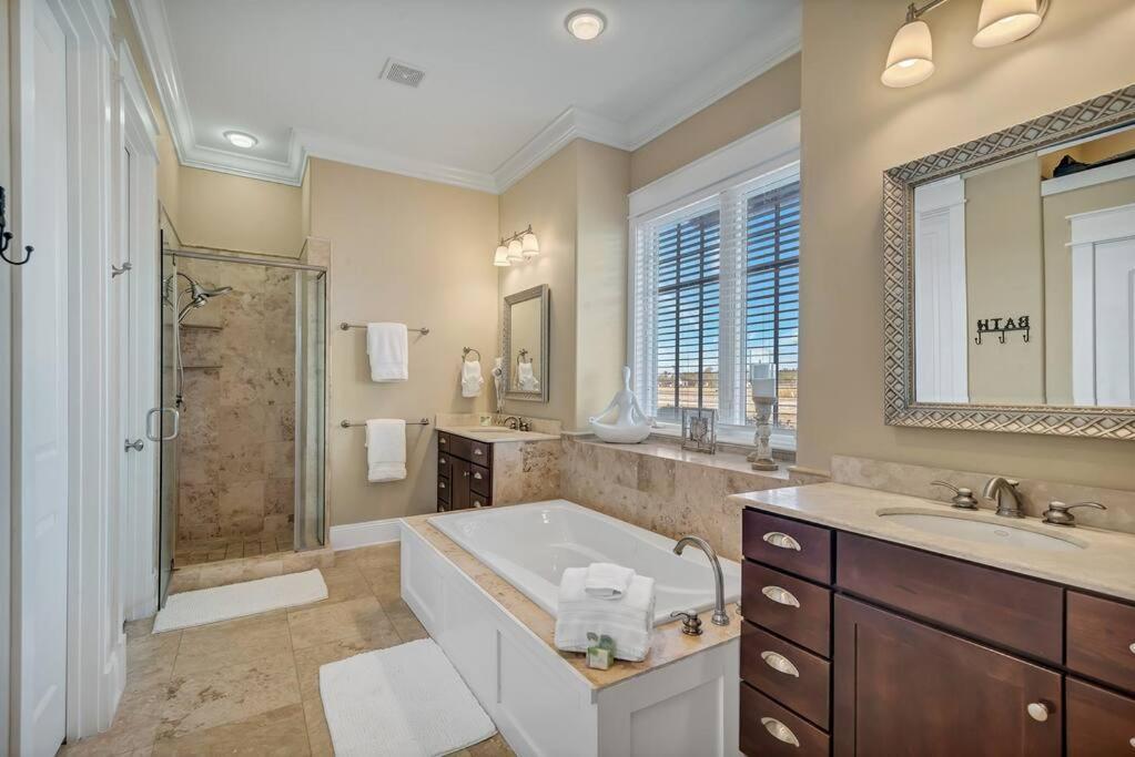 Club 23 - Luxurious Private Home!