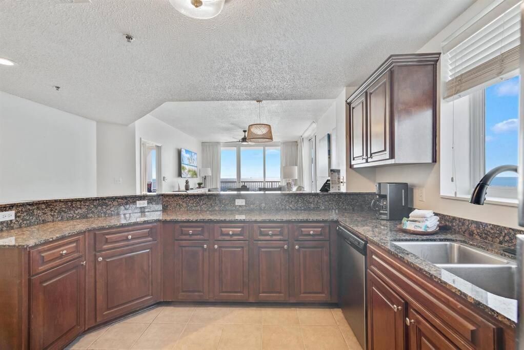 Apartment Bristol 610 - Spacious Corner Unit W/ Large Balcony & Gorgeous View! *