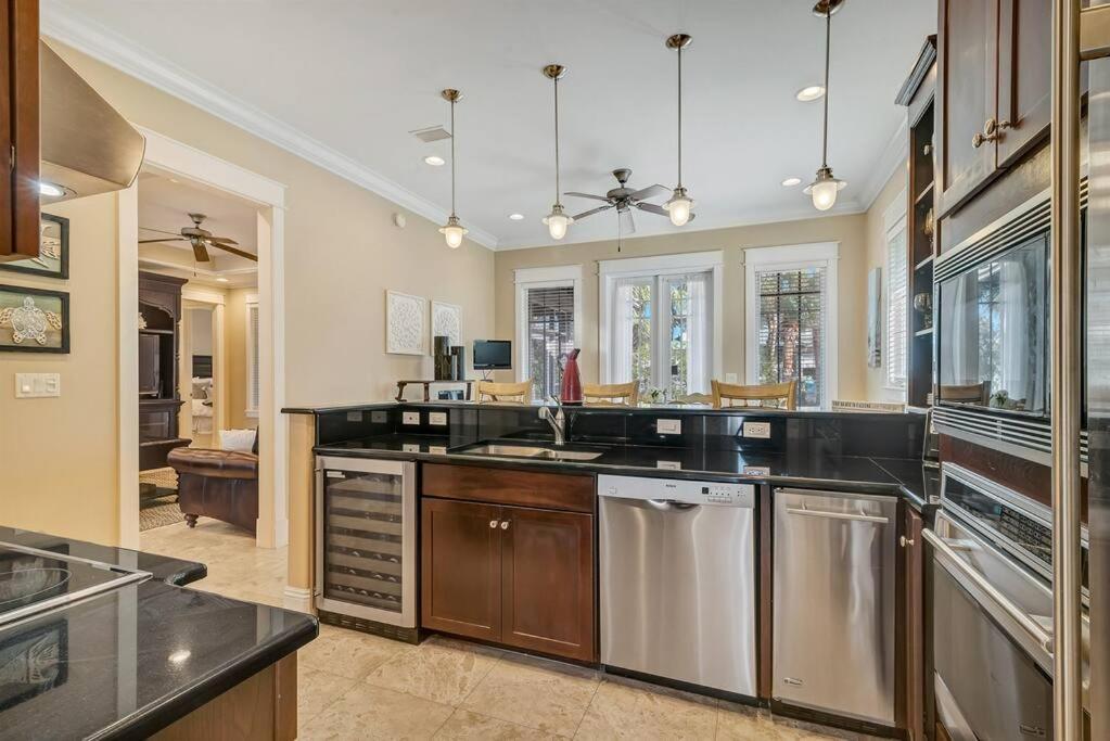 Club 23 - Luxurious Private Home!