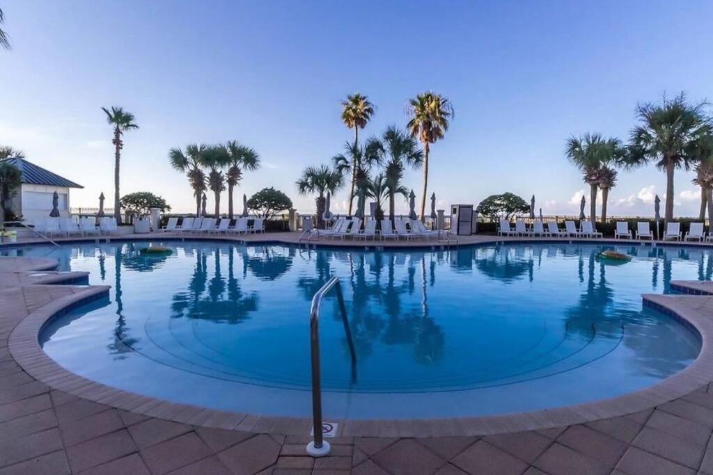 The Club Doral 306 - Spacious Beachfront Condo! Apartment *
