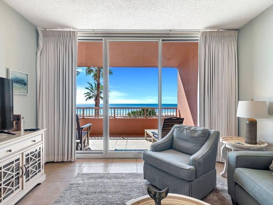 The Club Doral 306 - Spacious Beachfront Condo! *