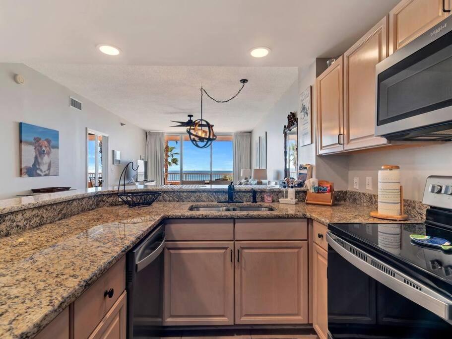The Club Doral 306 - Spacious Beachfront Condo! * Gulf Shores