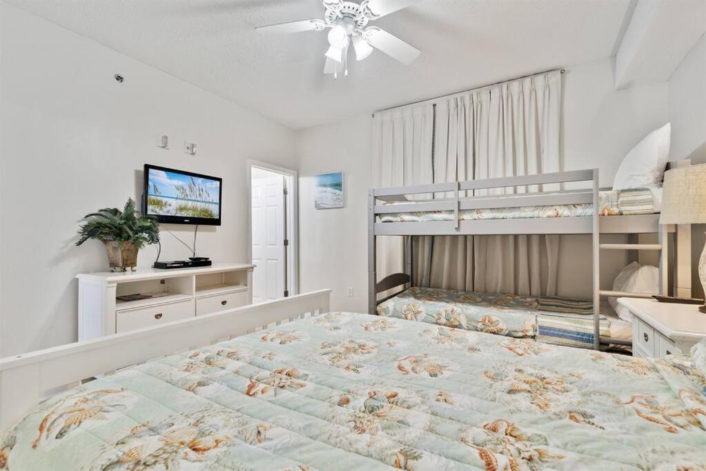 Bristol 109 - Lovely Ground Floor Beachfront Unit