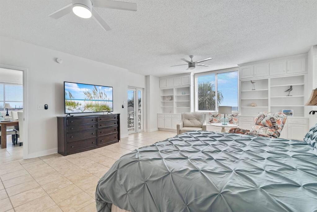 Avalon 201 - Large Beachfront Unit W/ Beautiful Ocean View! * Gulf Shores