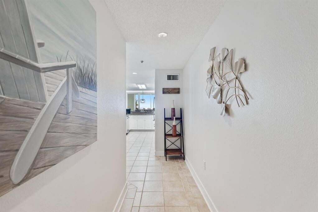 Avalon 201 - Large Beachfront Unit W/ Beautiful Ocean View! Apartment