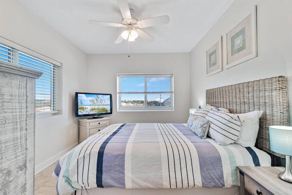 Avalon 201 - Large Beachfront Unit W/ Beautiful Ocean View! Apartment *