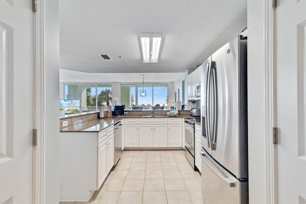 Avalon 201 - Large Beachfront Unit W/ Beautiful Ocean View!
