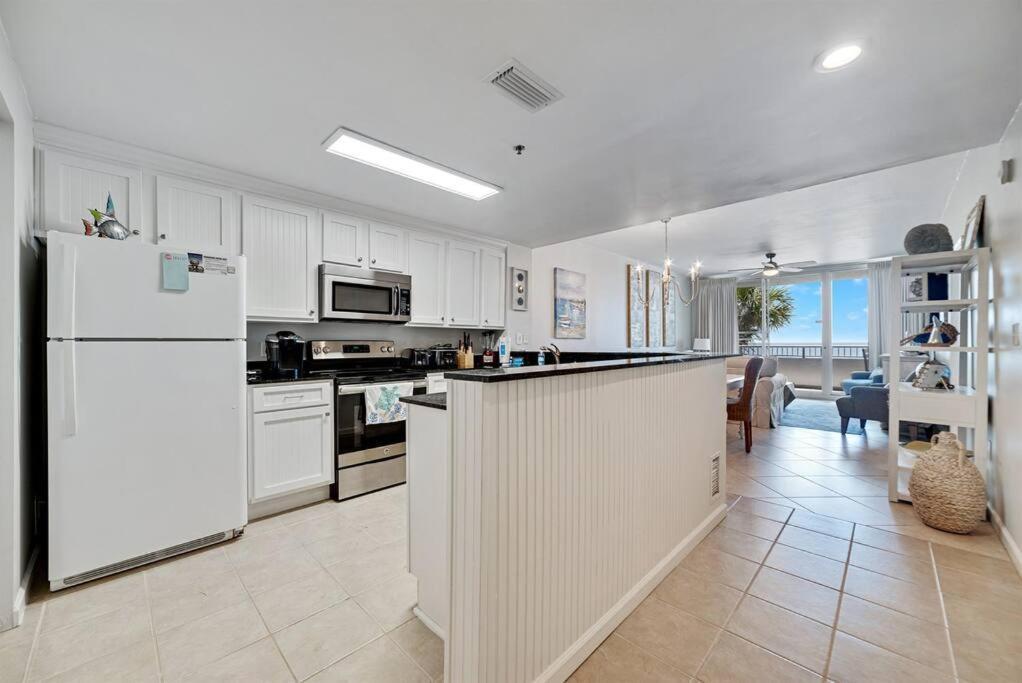 Apartment Bristol 205 - Beachfront With Breathtaking Views *