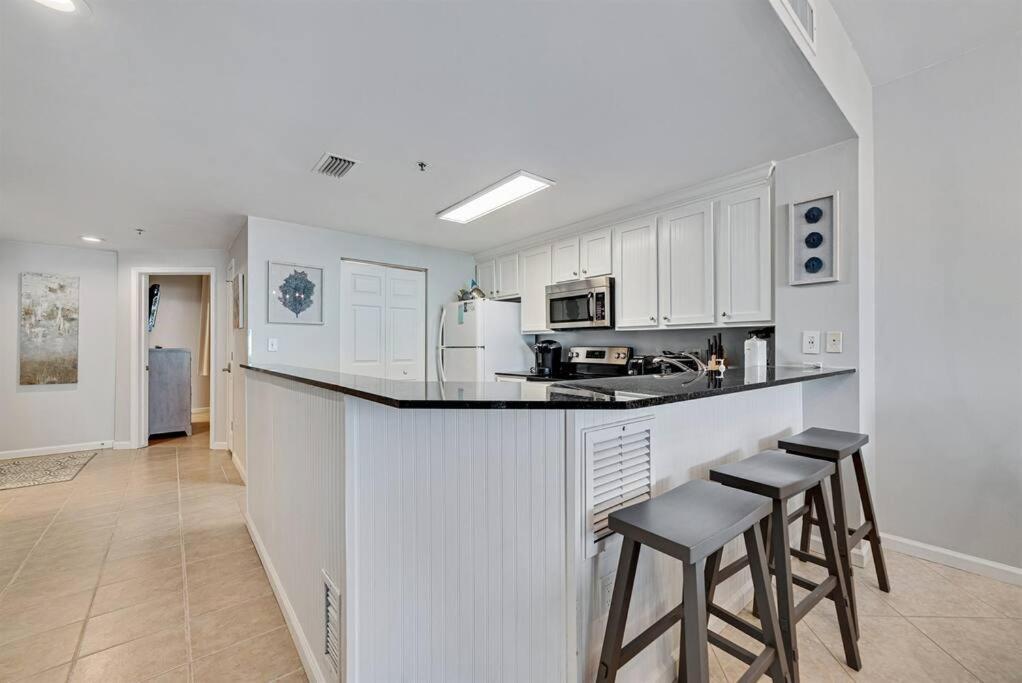 Bristol 205 - Beachfront With Breathtaking Views