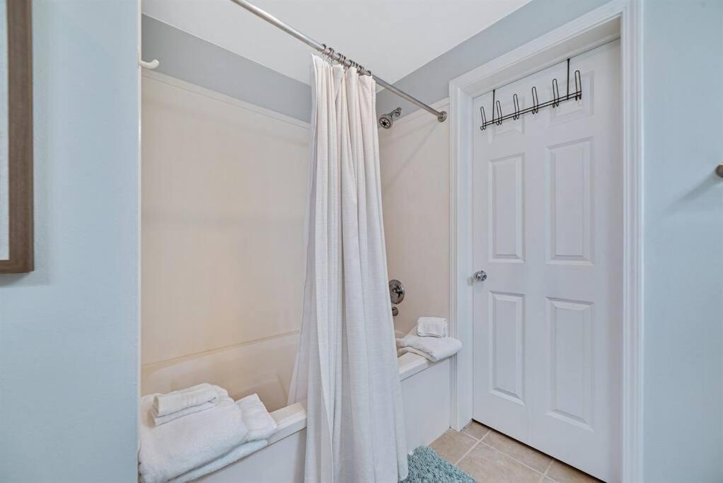 Bristol 205 - Beachfront With Breathtaking Views *