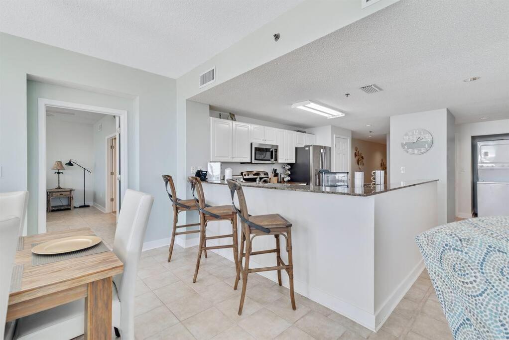 Apartment Avalon 201 - Large Beachfront Unit W/ Beautiful Ocean View!