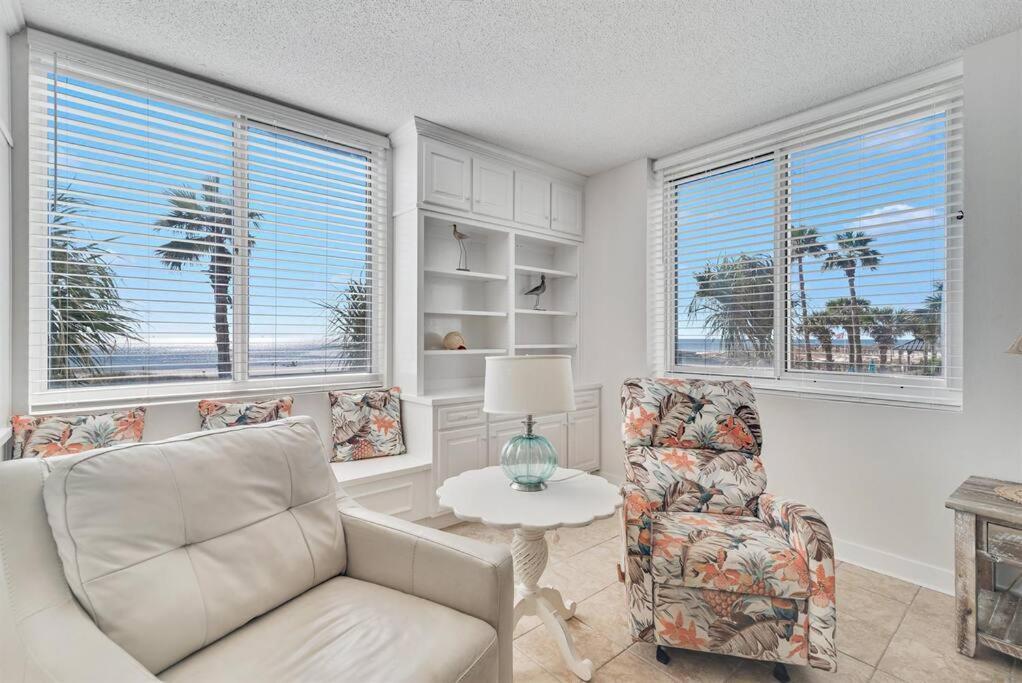 Avalon 201 - Large Beachfront Unit W/ Beautiful Ocean View! Apartment