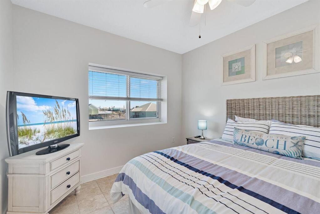 Avalon 201 - Large Beachfront Unit W/ Beautiful Ocean View! Apartment