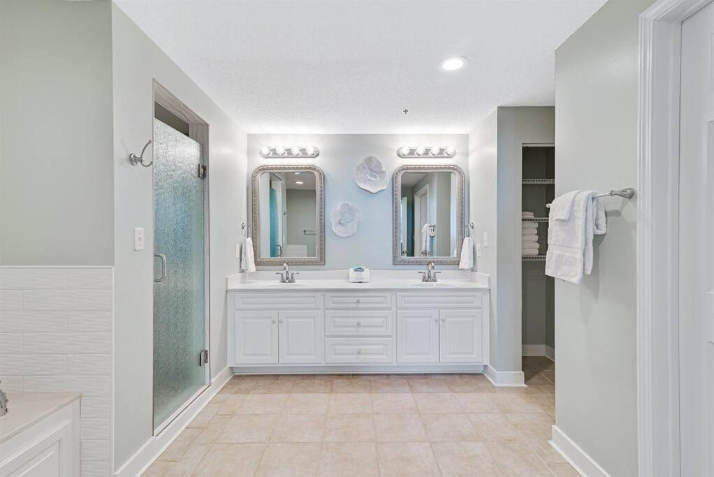 Apartment Avalon 201 - Large Beachfront Unit W/ Beautiful Ocean View! *