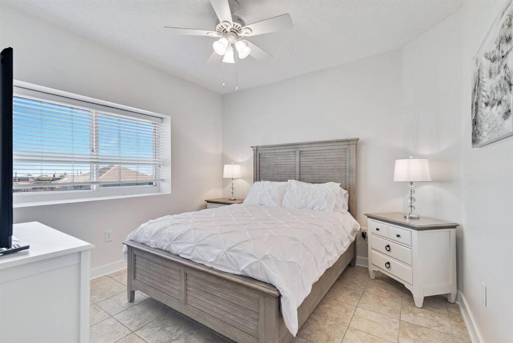 Avalon 201 - Large Beachfront Unit W/ Beautiful Ocean View! Apartment