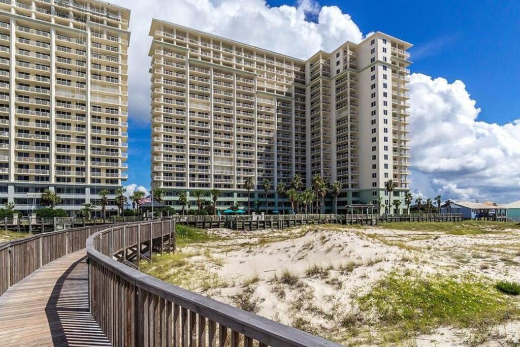 Avalon 201 - Large Beachfront Unit W/ Beautiful Ocean View! Apartment *