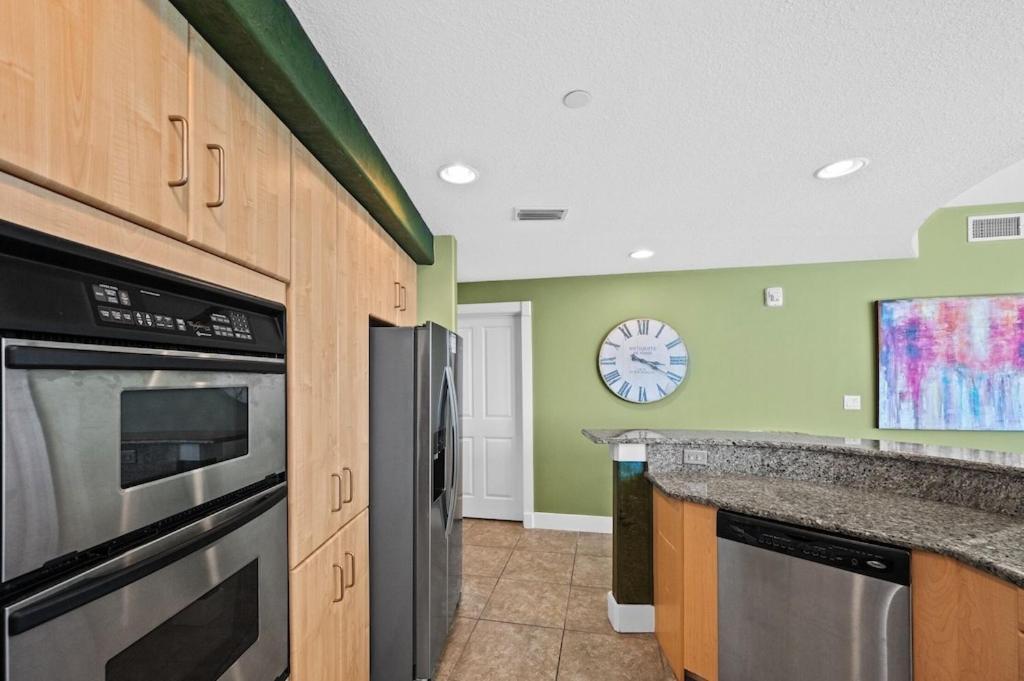 Island Tower Unit 1403 Holiday home