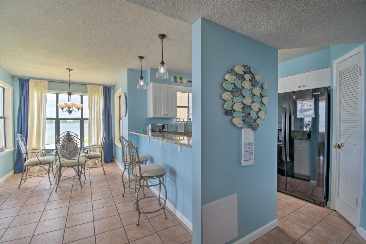 Waterfront With Patio, Pier And Pool Apartment