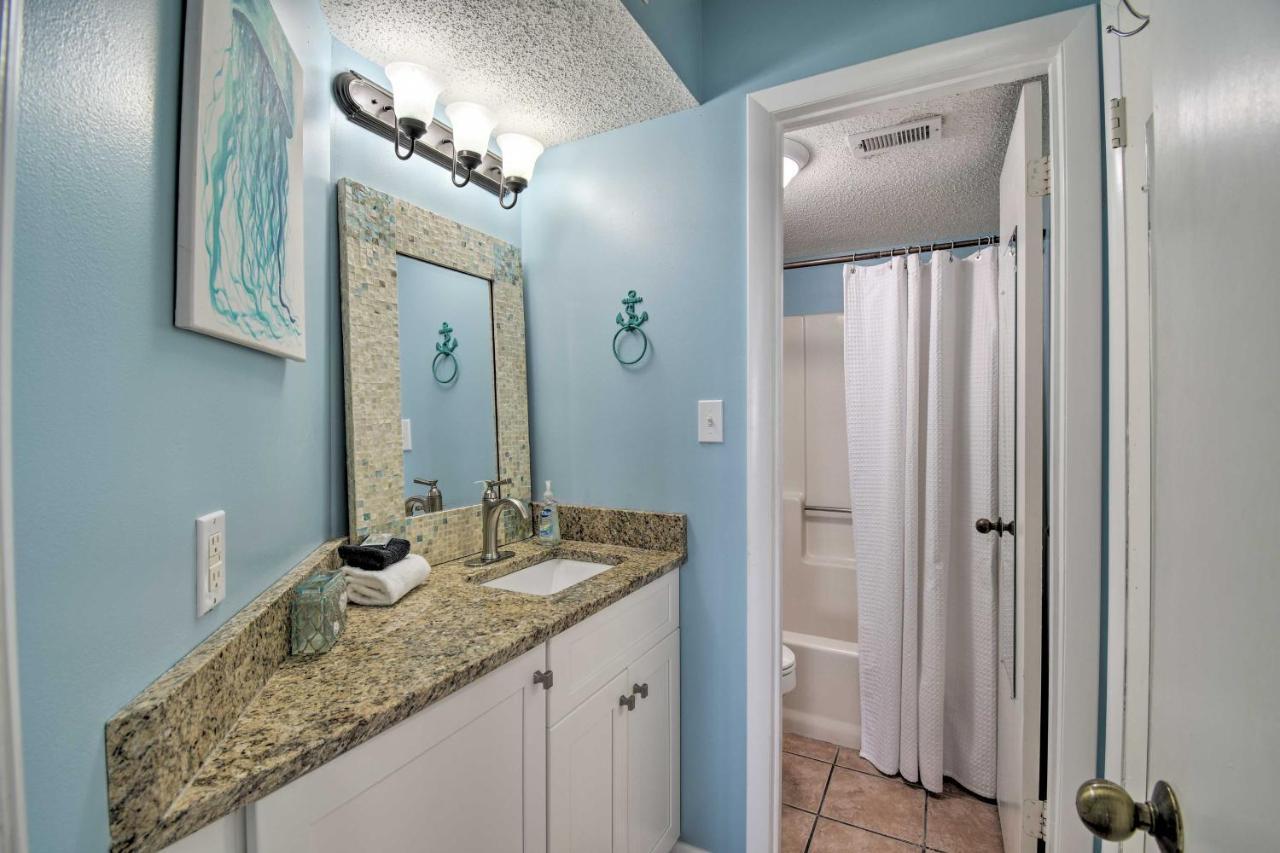 Waterfront With Patio, Pier And Pool Apartment Gulf Shores