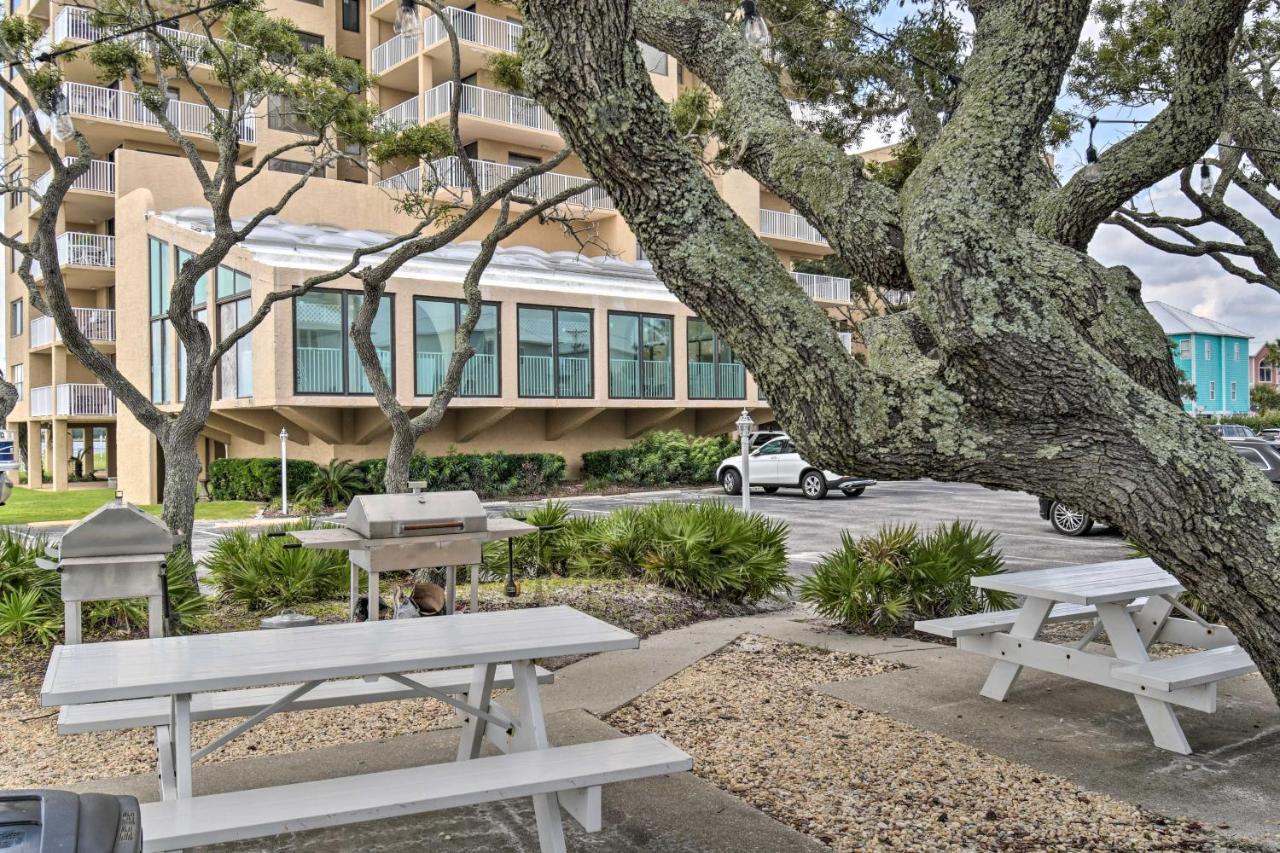 Waterfront With Patio, Pier And Pool Apartment *