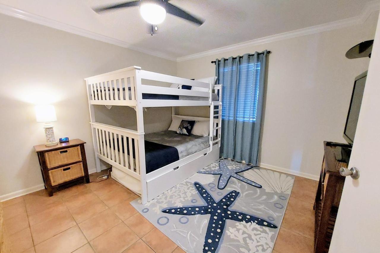 Castaways 2c * Gulf Shores