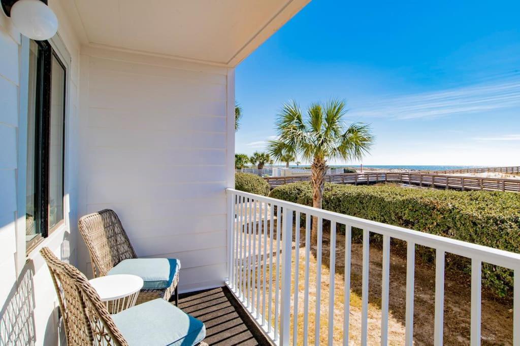 Beachfront Stylish - Stunning Views!
