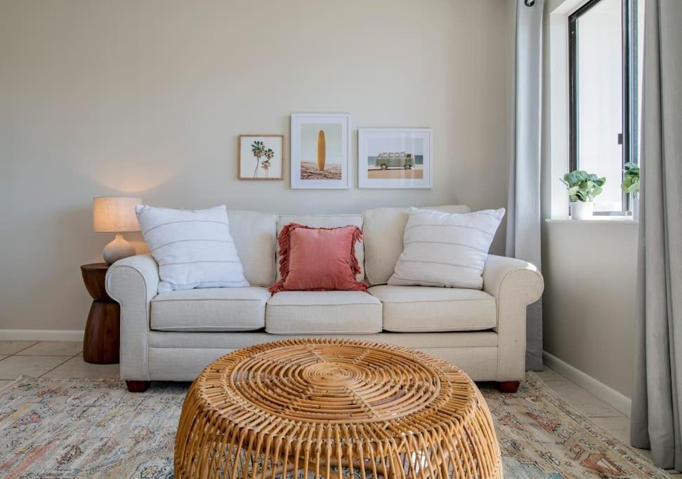 Apartment Beachfront Stylish - Stunning Views! *