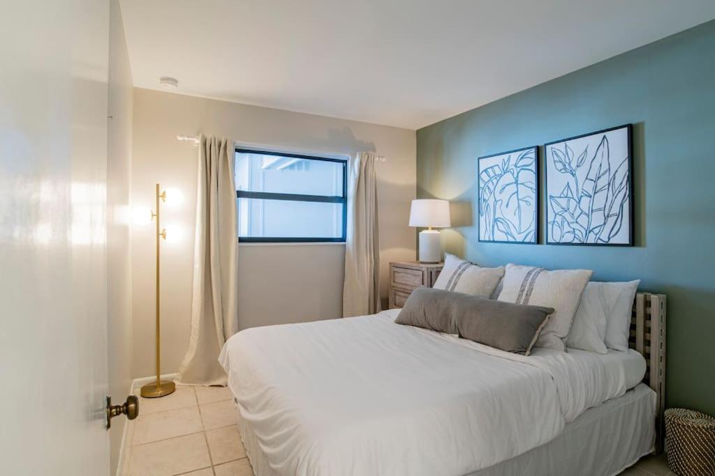 Beachfront Stylish - Stunning Views! *