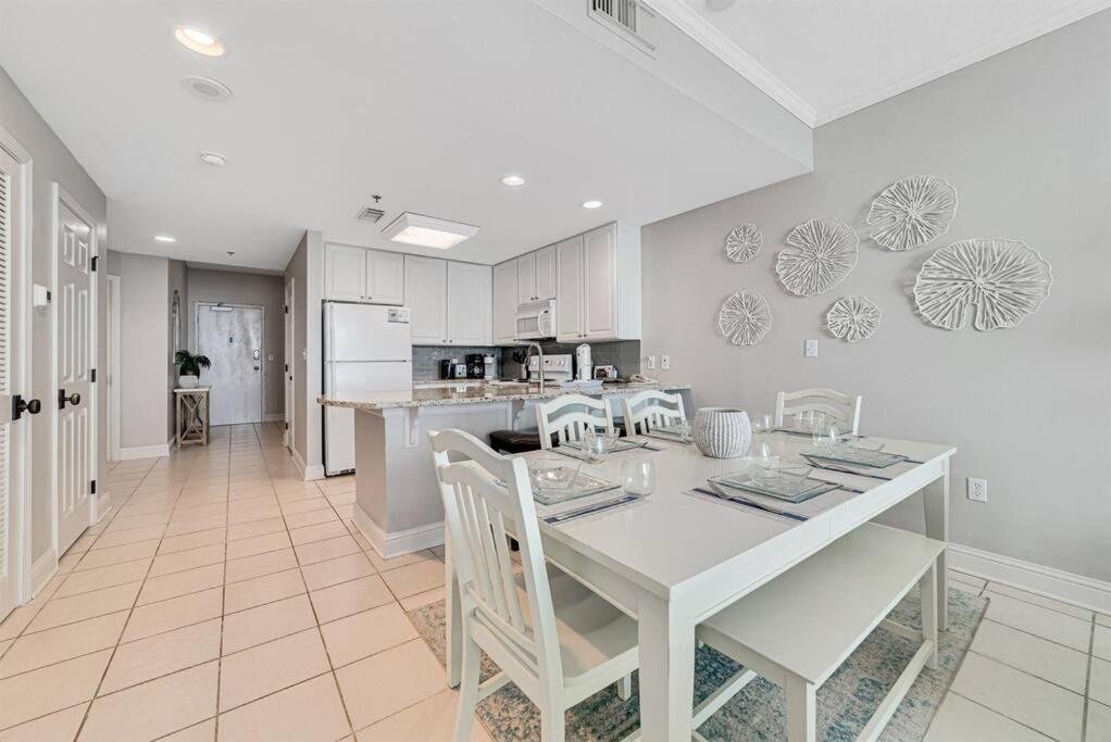 Apartment Lighthouse Unit 1012 - Luxury Beachfront *
