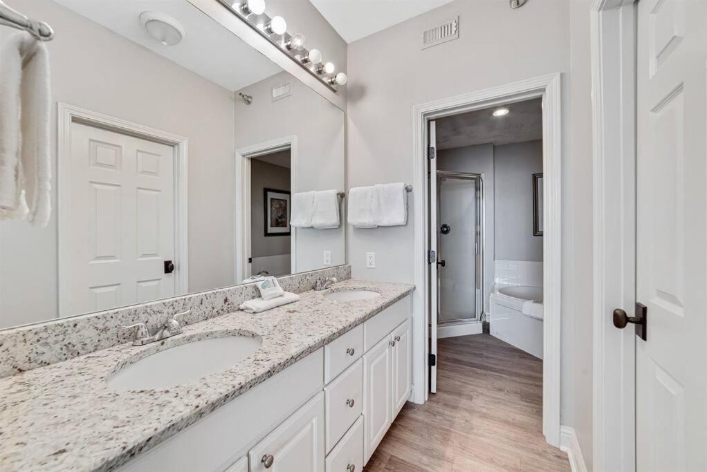 Apartment Lighthouse Unit 1012 - Luxury Beachfront Gulf Shores