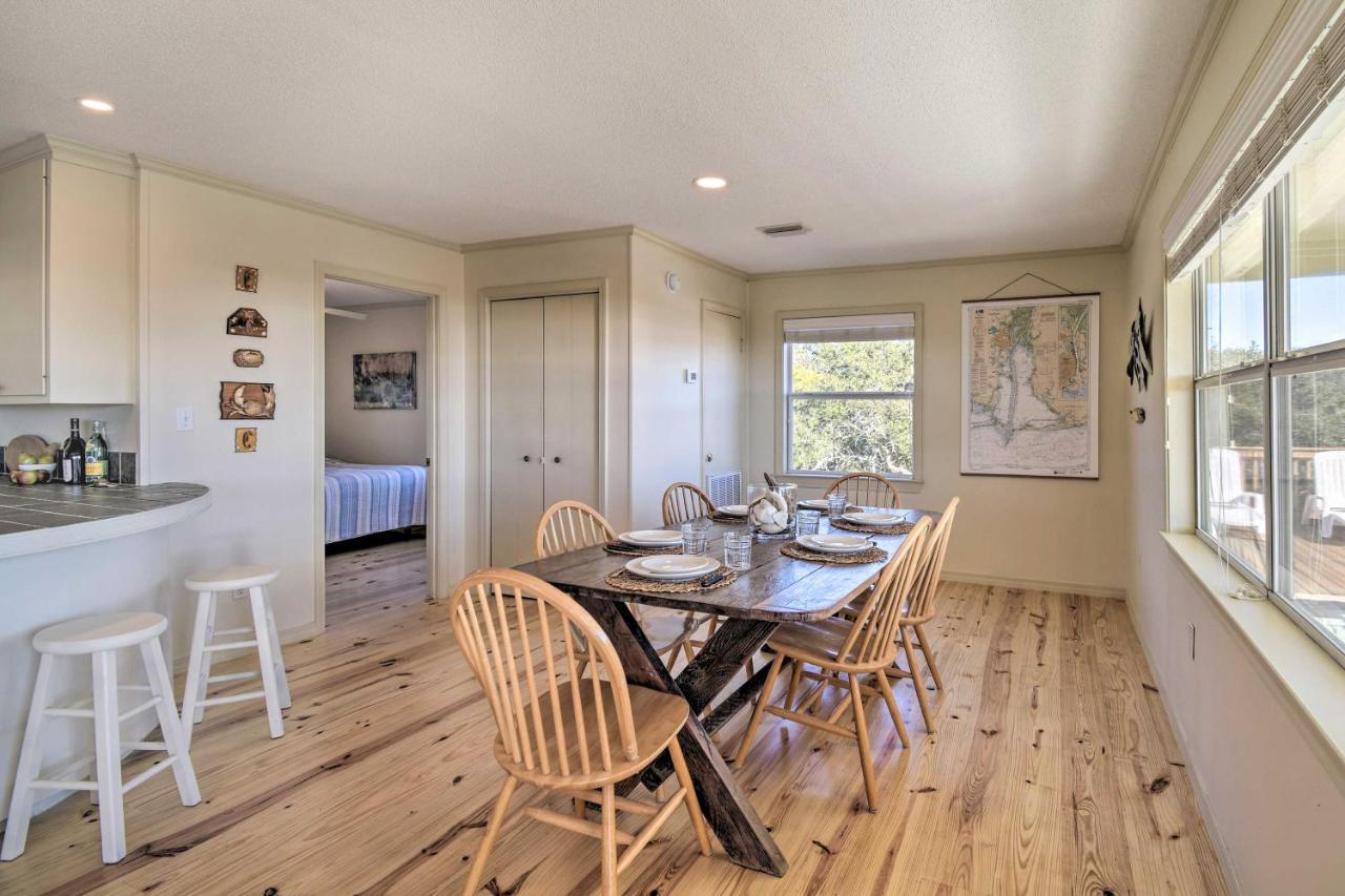 With Large Porch - Walk To Holiday home