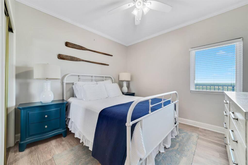 Apartment Lighthouse Unit 1012 - Luxury Beachfront *