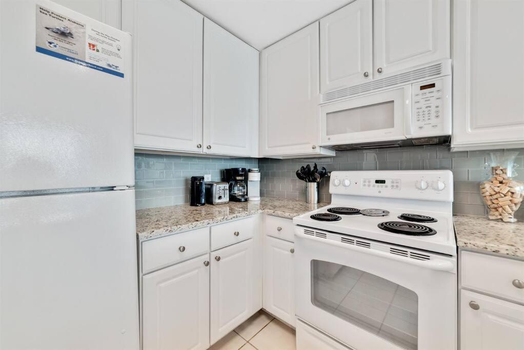 Lighthouse Unit 1012 - Luxury Beachfront Apartment Gulf Shores