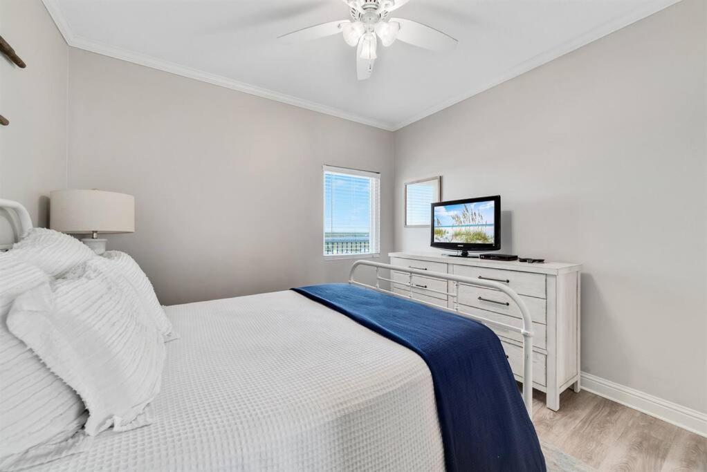 Lighthouse Unit 1012 - Luxury Beachfront Apartment *