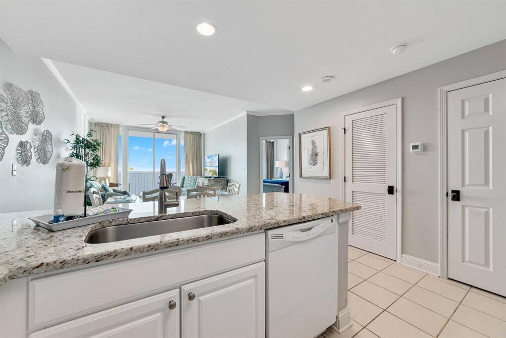 Apartment Lighthouse Unit 1012 - Luxury Beachfront *