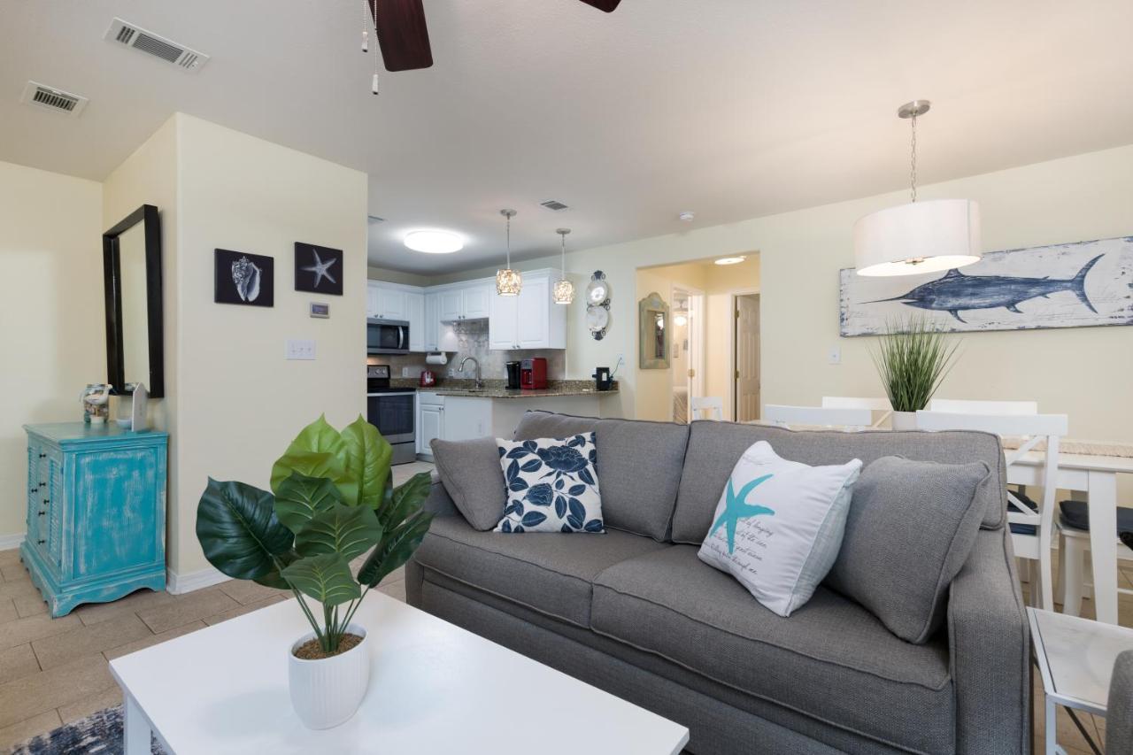 2bd 2ba 1st Floor Walk To Apartment *
