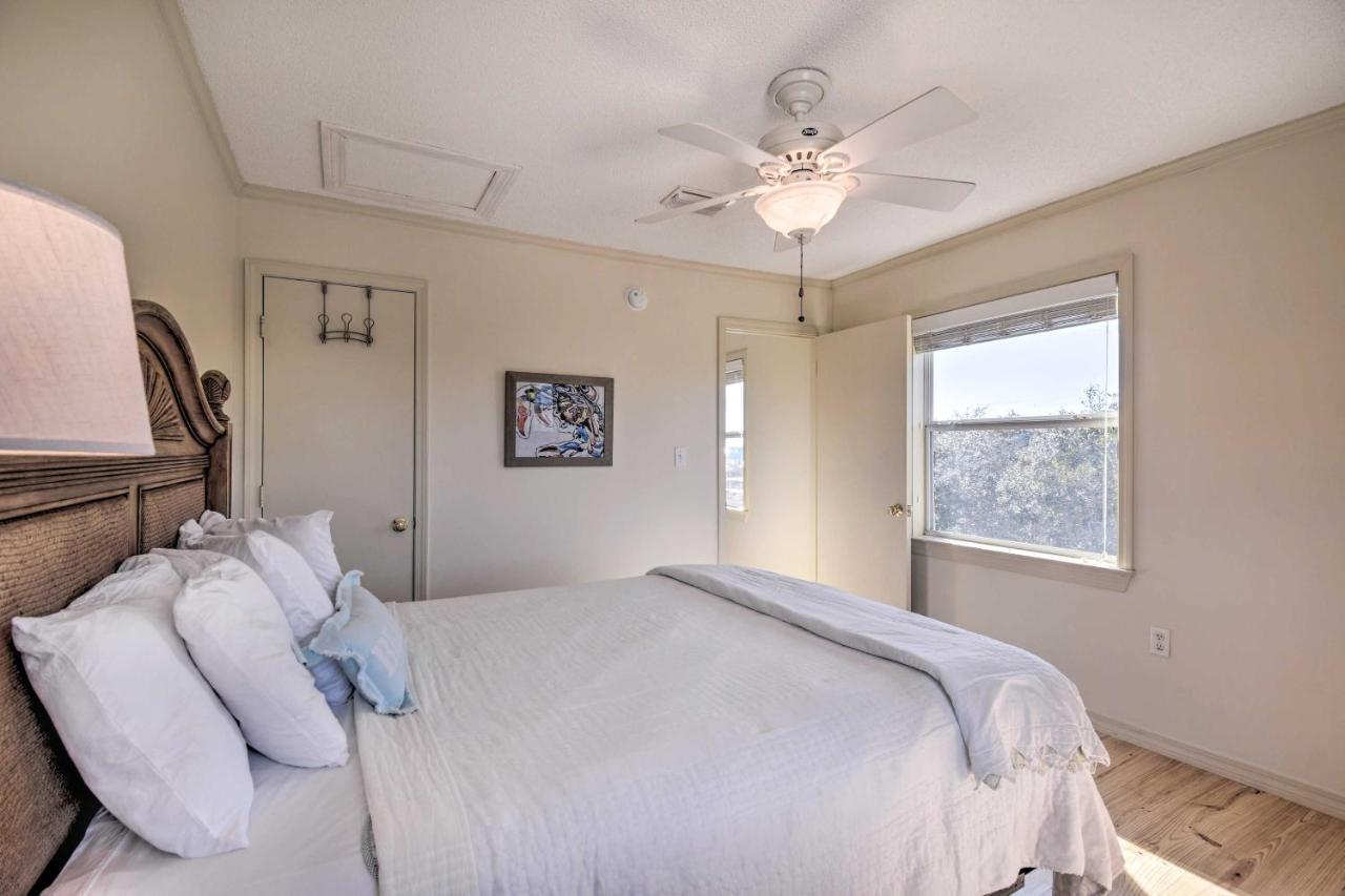 With Large Porch - Walk To Holiday home