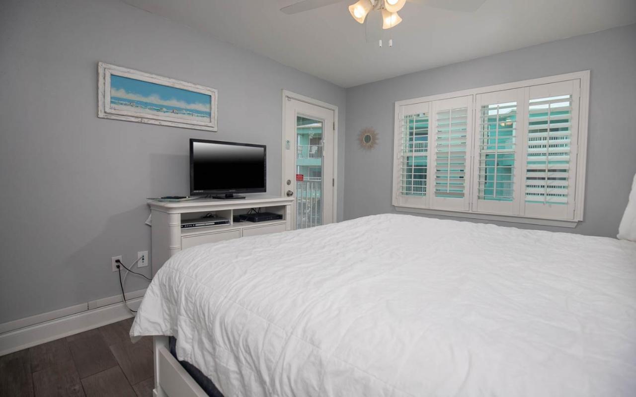 Harbor House B19 Apartment
