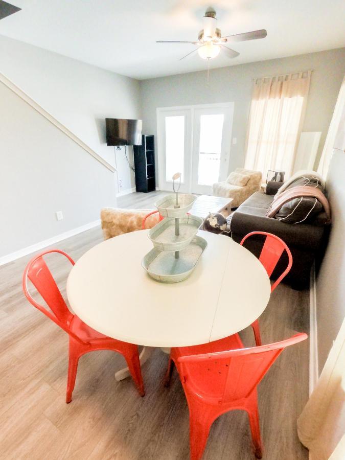 Suitable For Small Or Large Families! Duplex Allows For One Or Both Sides To Be Rented! Holiday home *