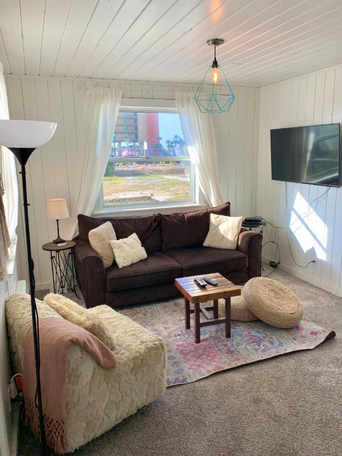 Holiday home Budget Friendly Within Walking Distance To The Beach!