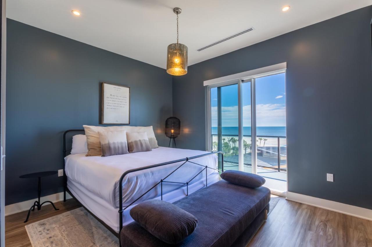 Luxury 4 Bedroom Gulf View With Modern Appliances! Right Next To The Hangout!