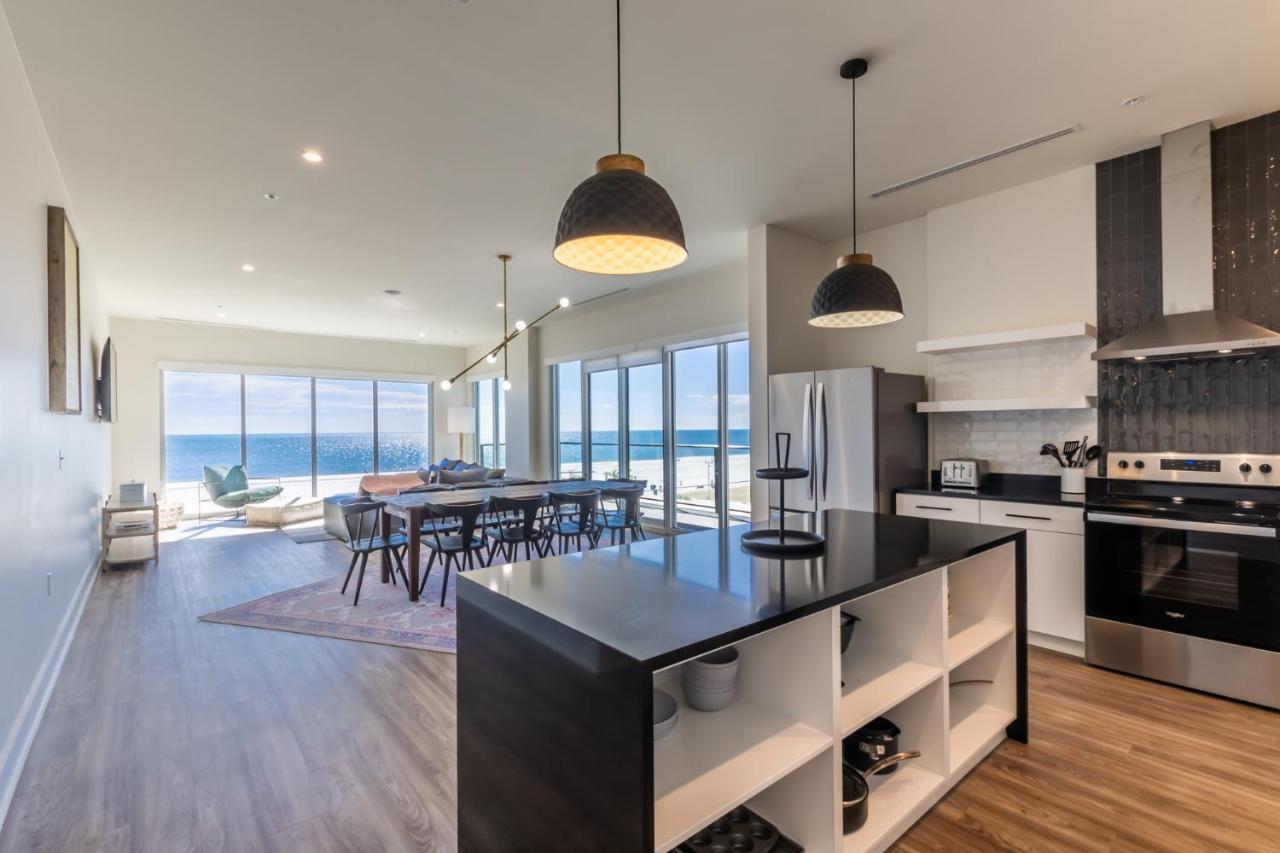 Luxury 4 Bedroom Gulf View With Modern Appliances! Right Next To The Hangout! Holiday home