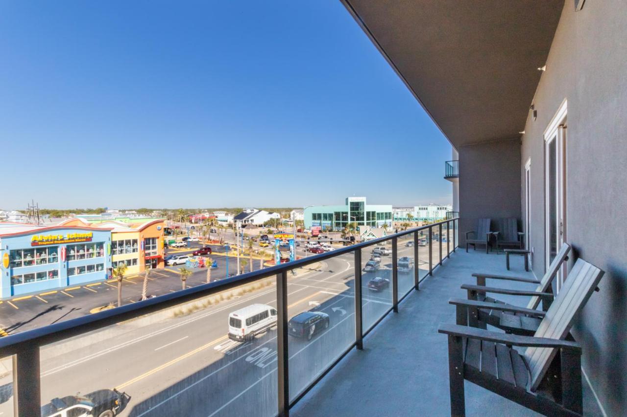 Elegant 4 Bedroom Luxury With Rooftop Pool Next To The Hangout Holiday home