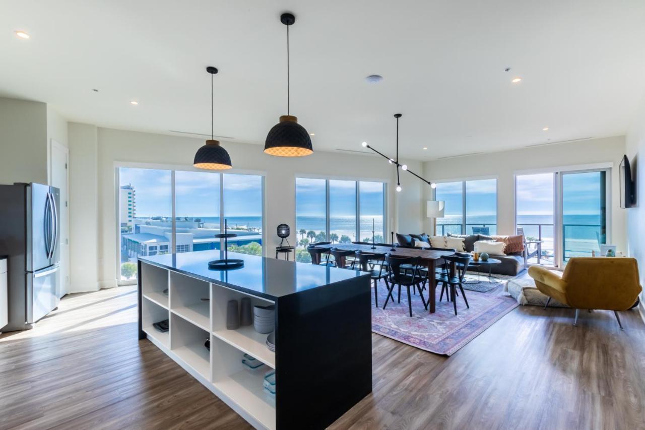 Luxury 4 Bedroom Gulf View Condo, Rooftop Pool, Right Next To The Hangout! * Gulf Shores