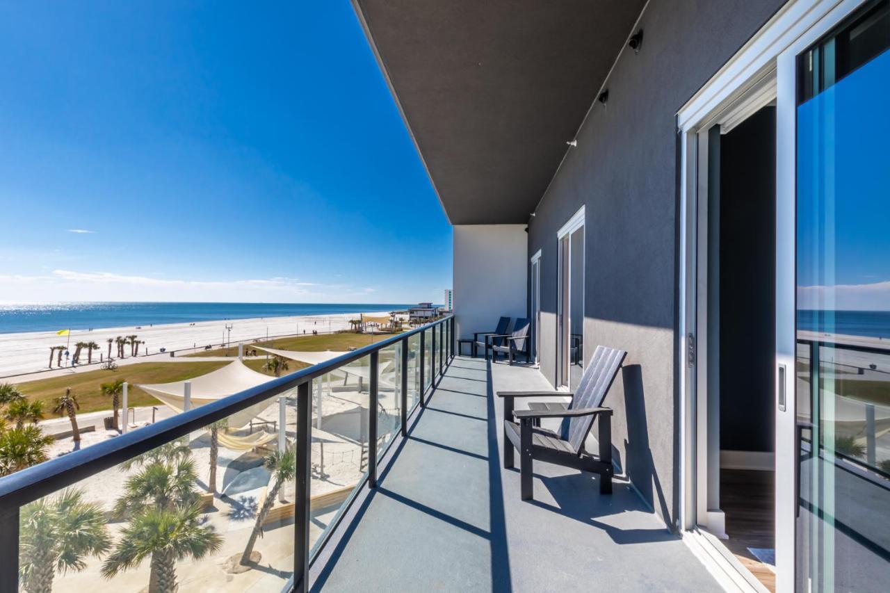 Holiday home Luxury 4 Bedroom Beachfront With Rooftop Pool Next To The Hangout! Gp 303
